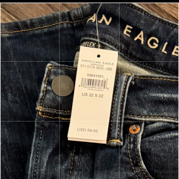 American Eagle Stressed Grunge - Picture 3 of 3